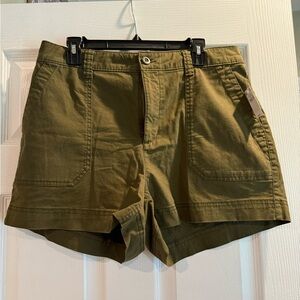 Old Navy Women's OG Chino Cargo Shorts in Olive